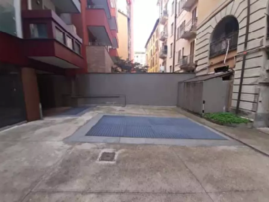 Immagine 1 di Posto auto in vendita  in Viale Emilio Caldara a Milano