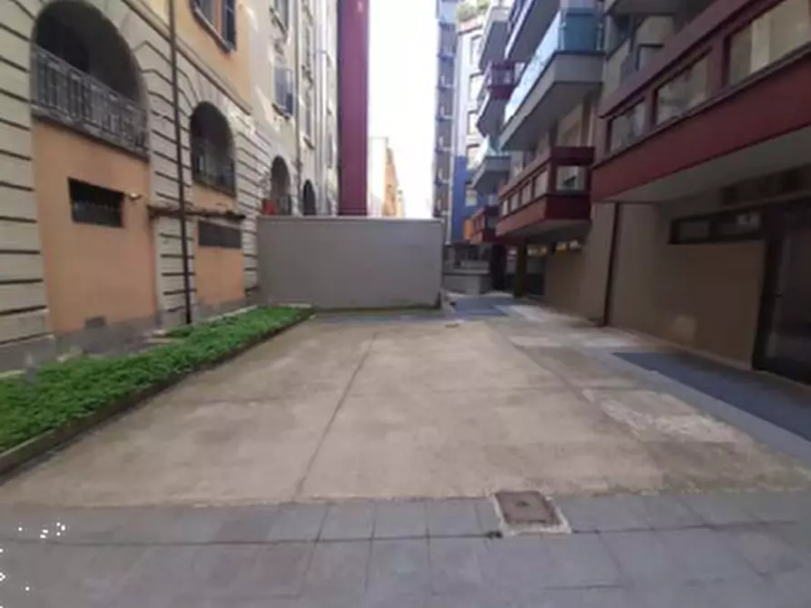 Immagine 2 di Posto auto in vendita  in Viale Emilio Caldara a Milano
