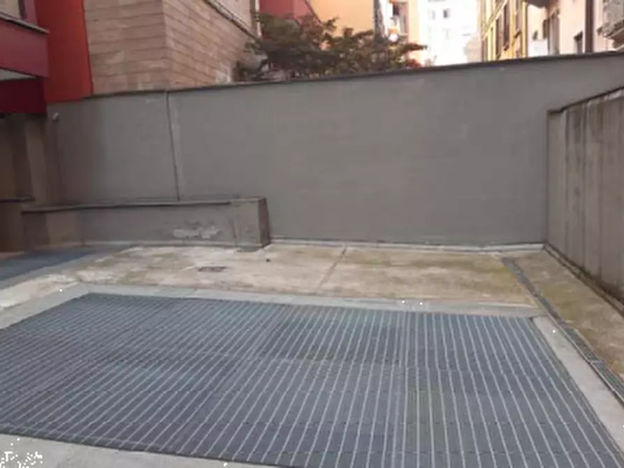 Immagine 6 di Posto auto in vendita  in Viale Emilio Caldara a Milano
