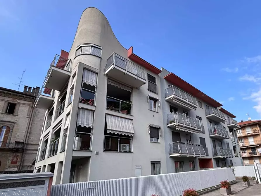 Immagine 1 di Appartamento in vendita  in Corso XXV Aprile a Luino