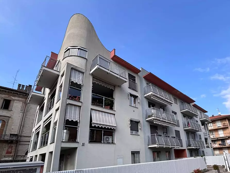 Immagine 3 di Appartamento in vendita  in Corso XXV Aprile a Luino
