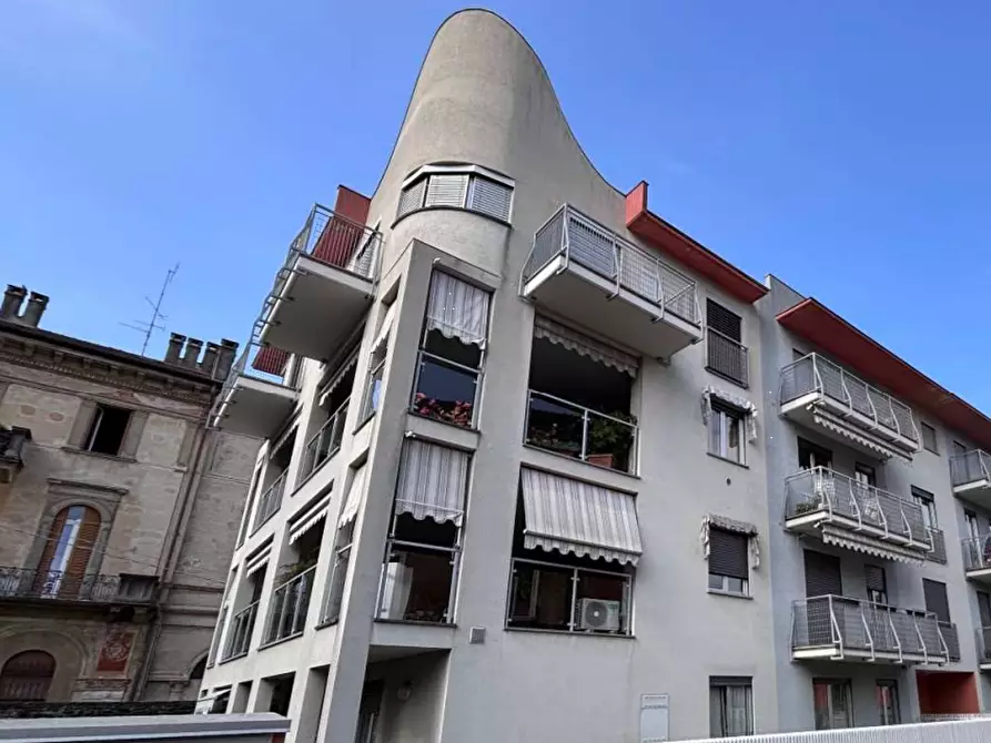 Immagine 4 di Appartamento in vendita  in Corso XXV Aprile a Luino