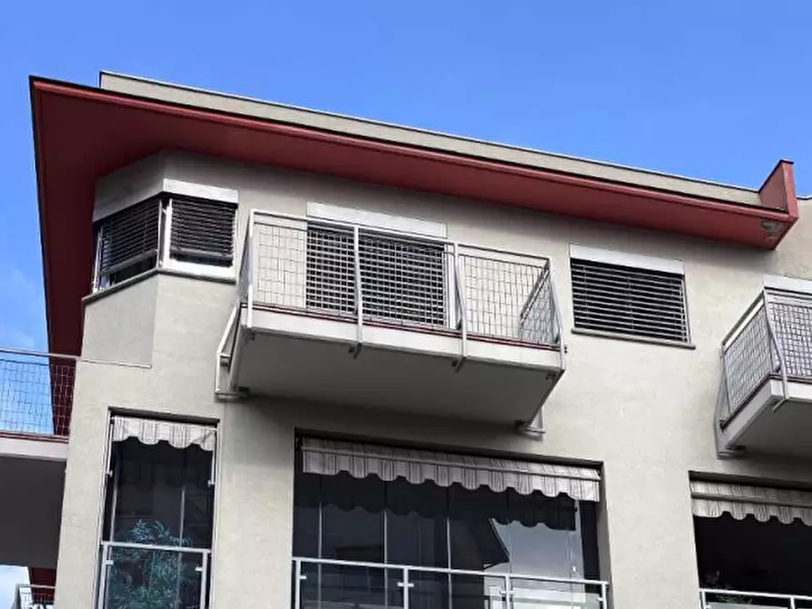Immagine 6 di Appartamento in vendita  in Corso XXV Aprile a Luino