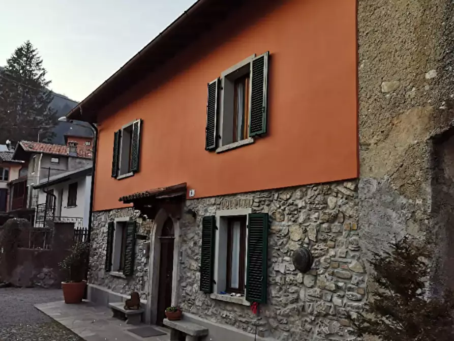 Immagine 3 di Appartamento in vendita  in Vicolo Movetti a Alta Valle Intelvi