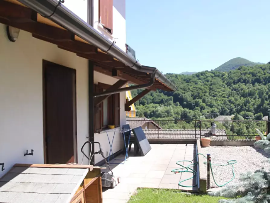 Immagine 2 di Appartamento in vendita  in Via IV Novembre a Alta Valle Intelvi