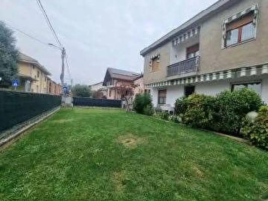 Immagine 2 di Appartamento in vendita  in Via Isonzo a Cogliate