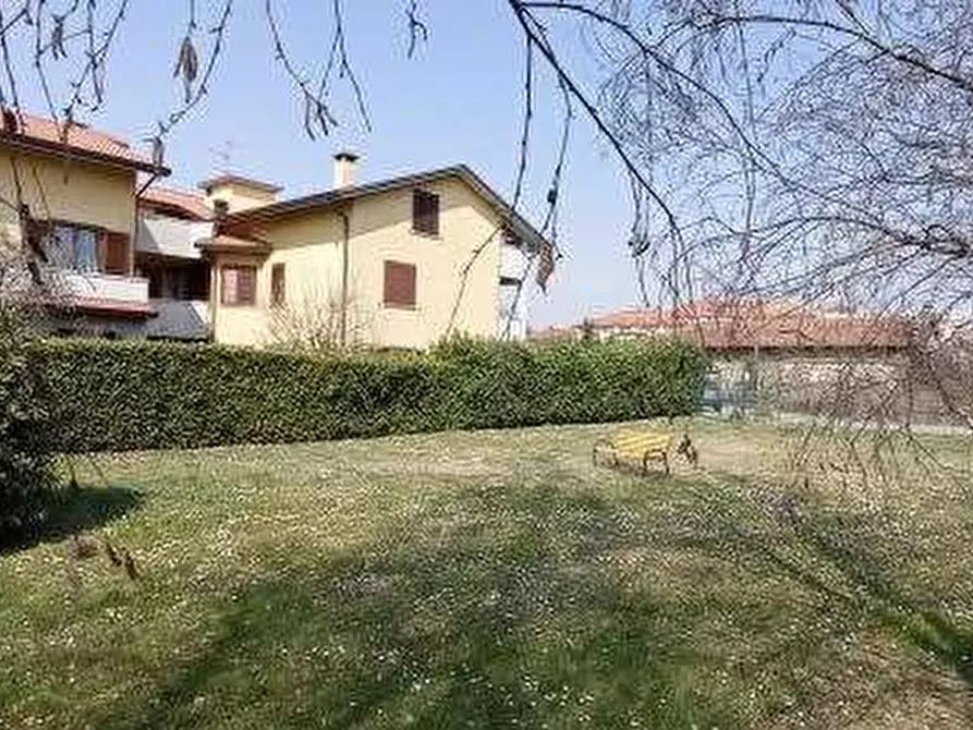 Immagine 3 di Appartamento in vendita  in Via Mazzini a Carnate