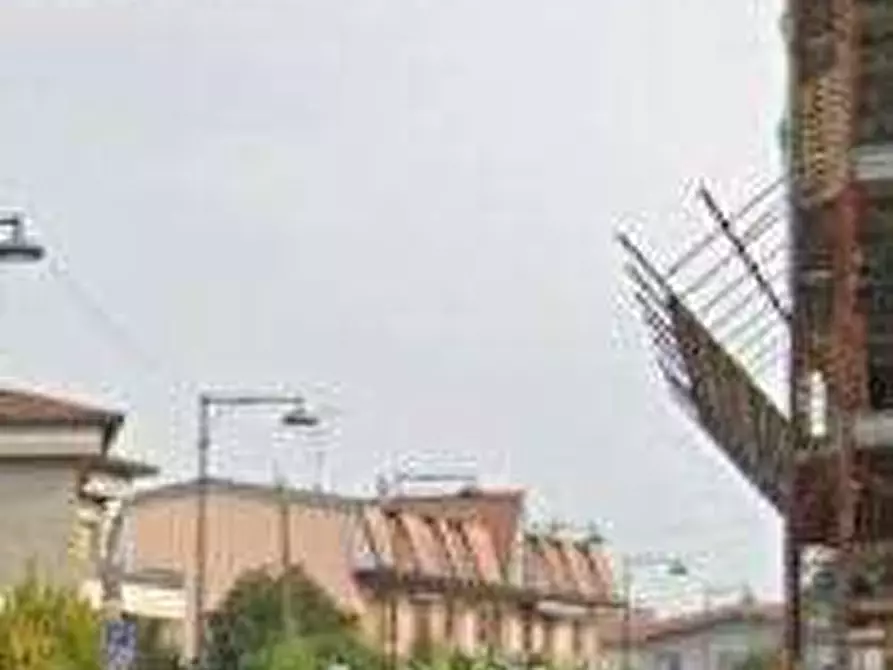 Immagine 2 di Negozio in vendita  in Via Cesare Battisti a Carugate