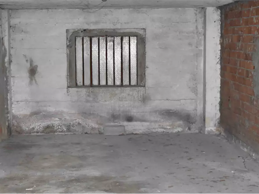 Immagine 2 di Garage in vendita  in Via Antonio Locatelli  a Castione Della Presolana