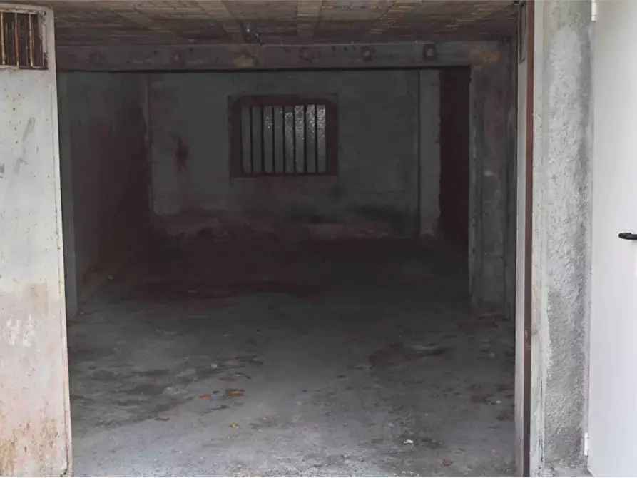 Immagine 3 di Garage in vendita  in Via Antonio Locatelli  a Castione Della Presolana