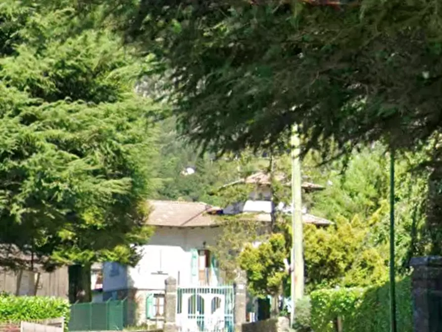 Immagine 7 di Garage in vendita  in Via Antonio Locatelli  a Castione Della Presolana