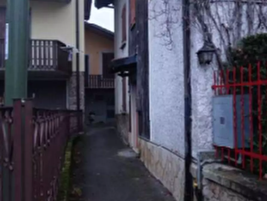 Immagine 3 di Casa indipendente in vendita  in Via Selva a Castione Della Presolana