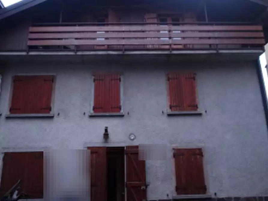 Immagine 1 di Casa indipendente in vendita  in Via Selva a Castione Della Presolana