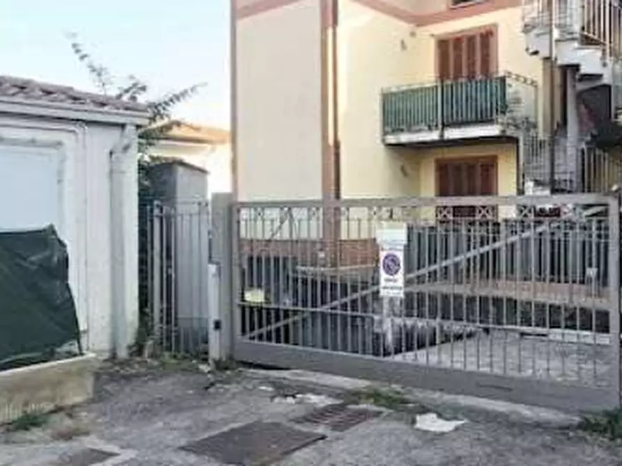 Immagine 3 di Garage in vendita  in Via XI Febbraio a Trezzo Sull'adda