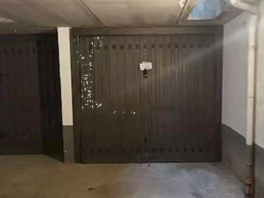 Immagine 4 di Garage in vendita  in Via XI Febbraio a Trezzo Sull'adda