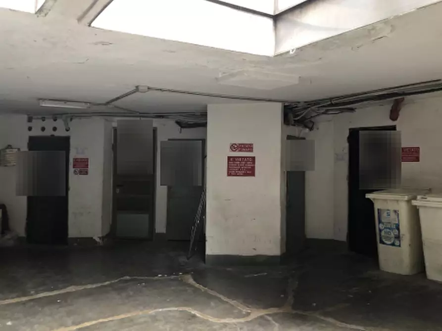 Immagine 1 di Magazzino in vendita  in Via Giambellino a Milano