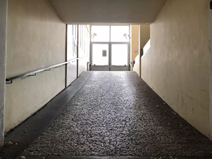 Immagine 2 di Magazzino in vendita  in Via Giambellino a Milano