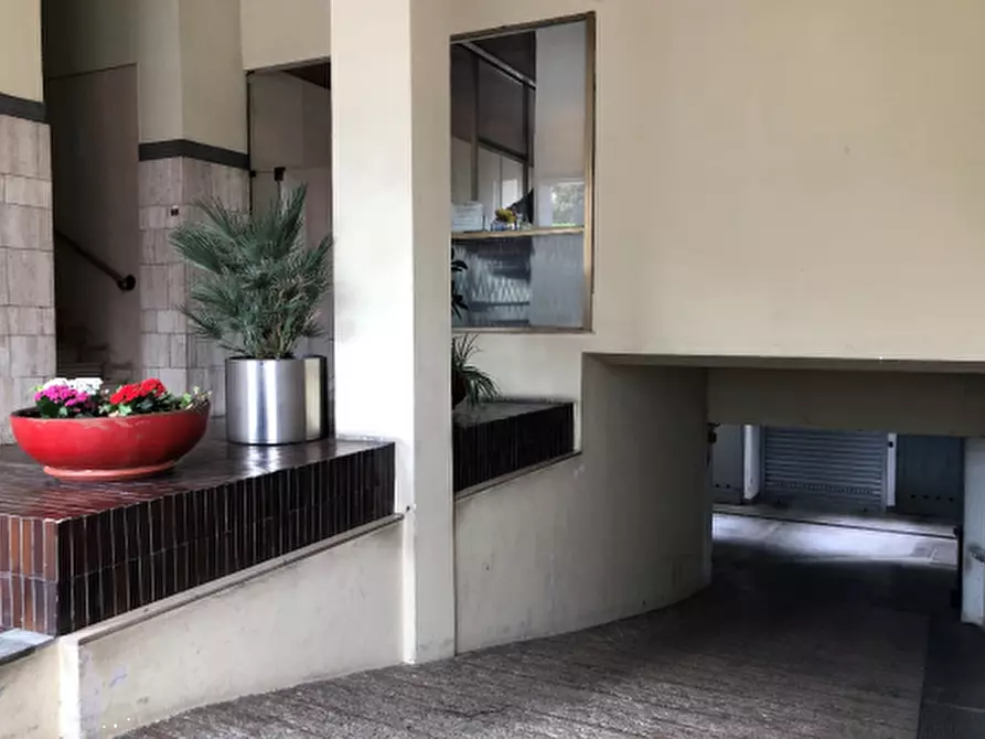 Immagine 3 di Magazzino in vendita  in Via Giambellino a Milano