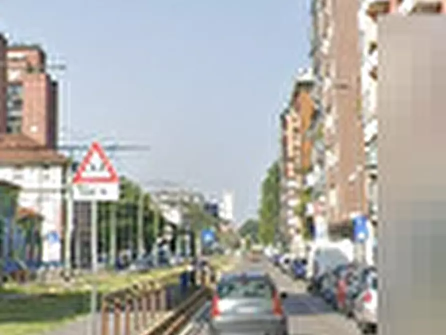 Immagine 10 di Magazzino in vendita  in Via Giambellino a Milano