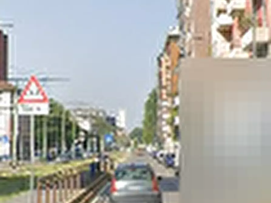 Immagine 11 di Magazzino in vendita  in Via Giambellino a Milano