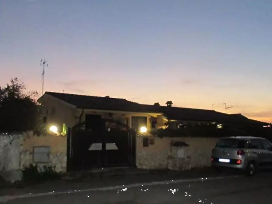 Immagine 1 di Casa indipendente in vendita  in Via Tagliamento a Ardea