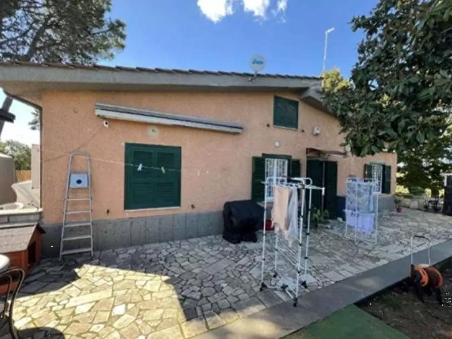 Immagine 1 di Casa bifamiliare in vendita  in Via Montegiove Vecchio a Lanuvio