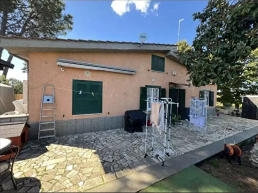 Immagine 5 di Casa bifamiliare in vendita  in Via Montegiove Vecchio a Lanuvio