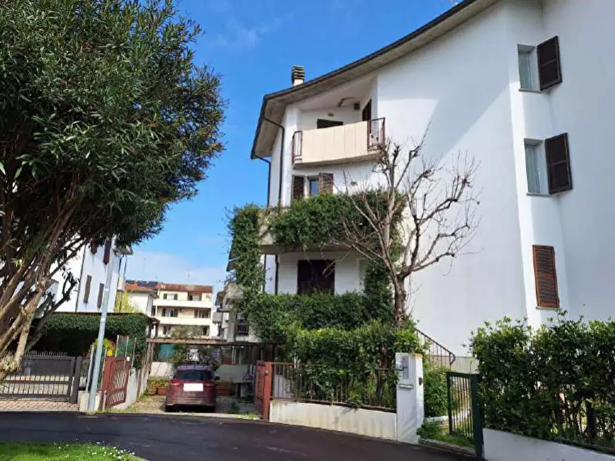 Immagine 1 di Casa indipendente in vendita  in Via Amleto Bertoni a Faenza