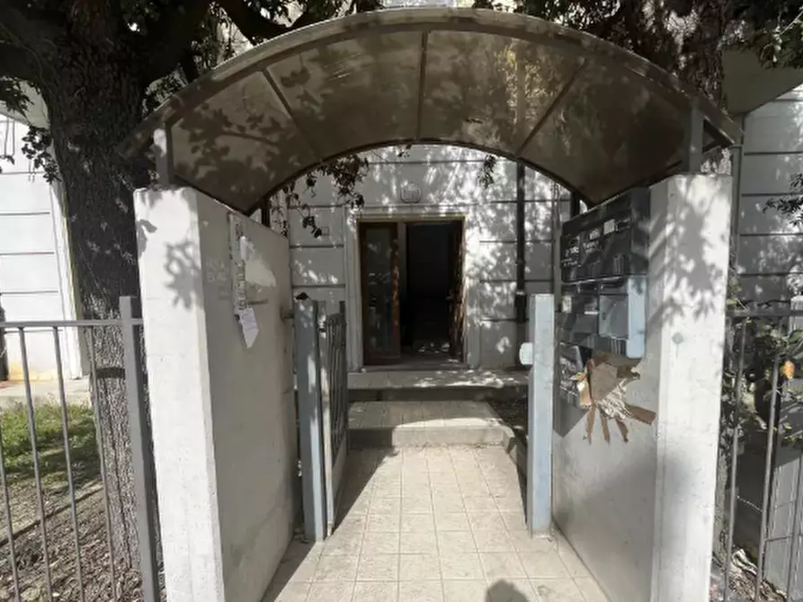 Immagine 1 di Negozio in vendita  in Via della Libertà a Russi