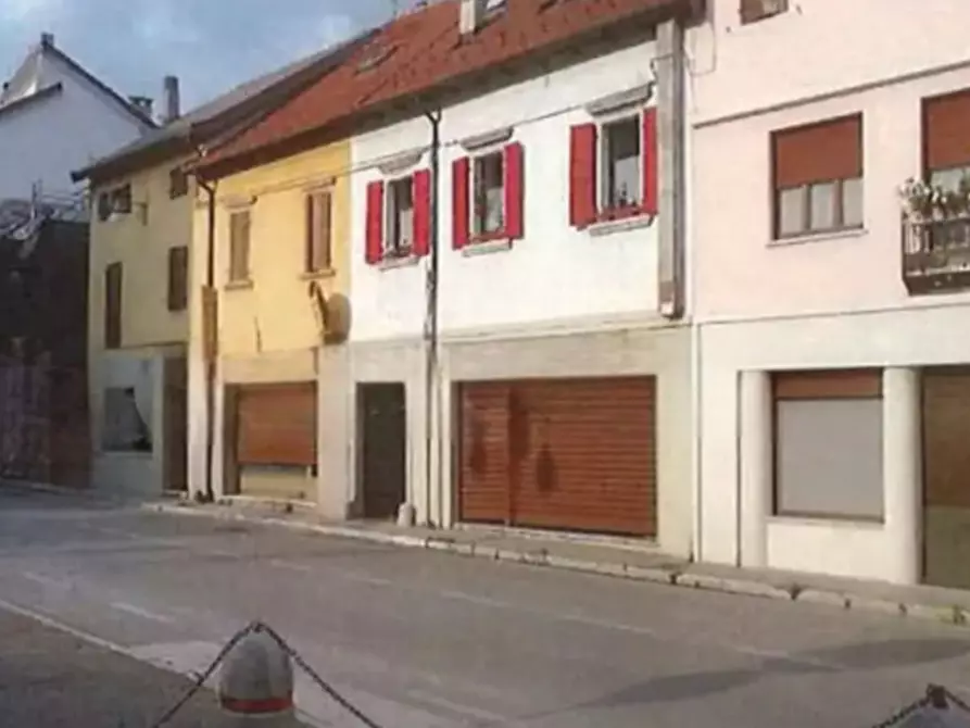 Immagine 1 di Laboratorio in vendita  in Viale Roma a Ponte Nelle Alpi