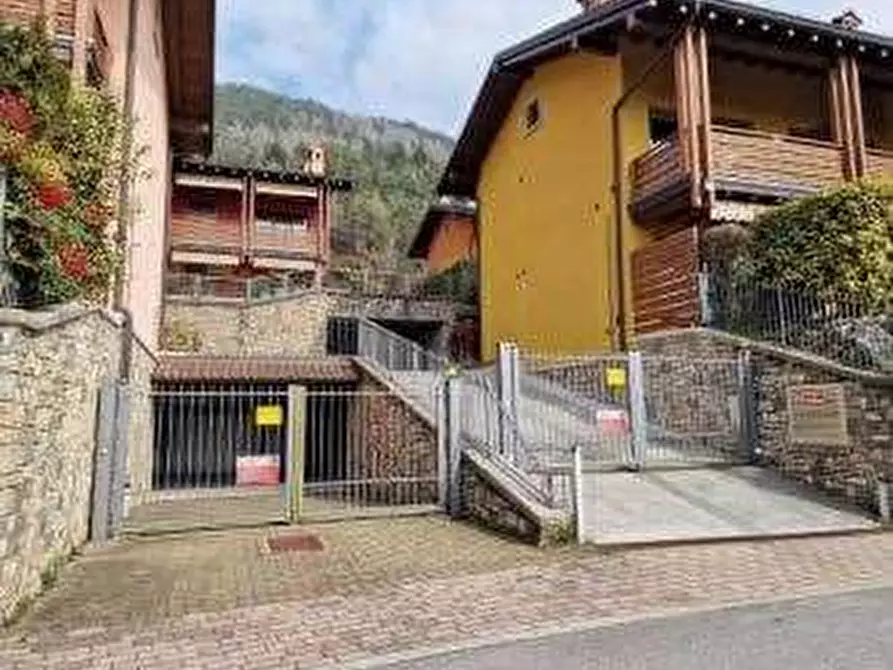 Immagine 3 di Garage in vendita  in via Europa Unita  a Songavazzo