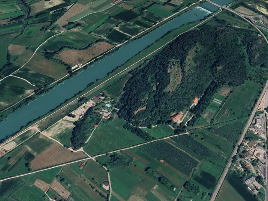 Immagine 13 di Appartamento in vendita  in Via Forte di Fuentes a Colico