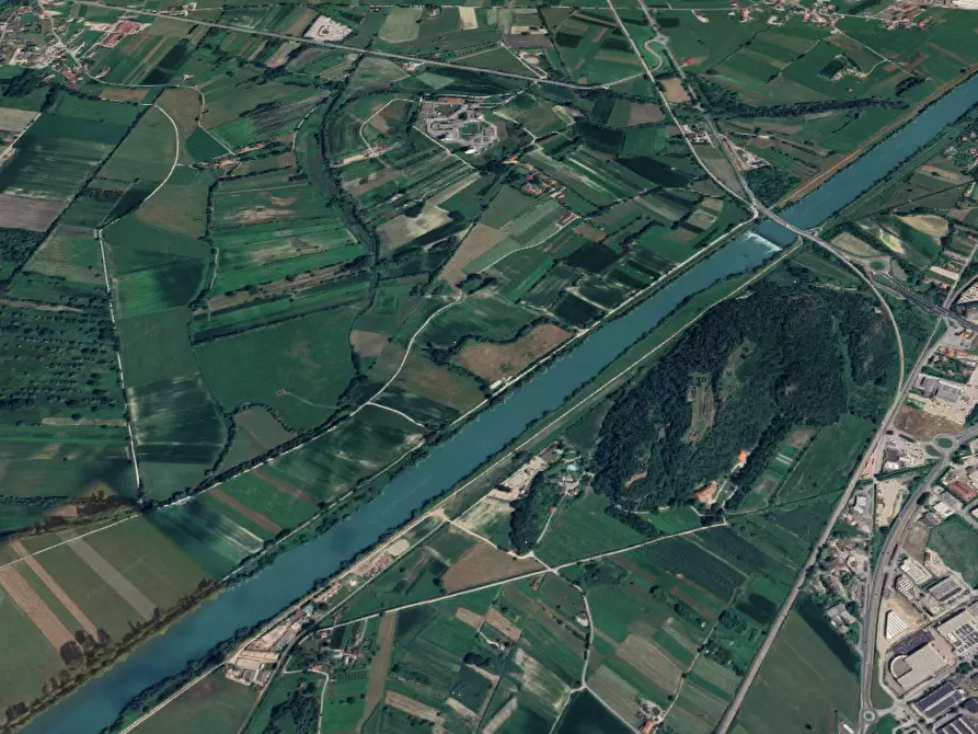 Immagine 15 di Appartamento in vendita  in Via Forte di Fuentes a Colico