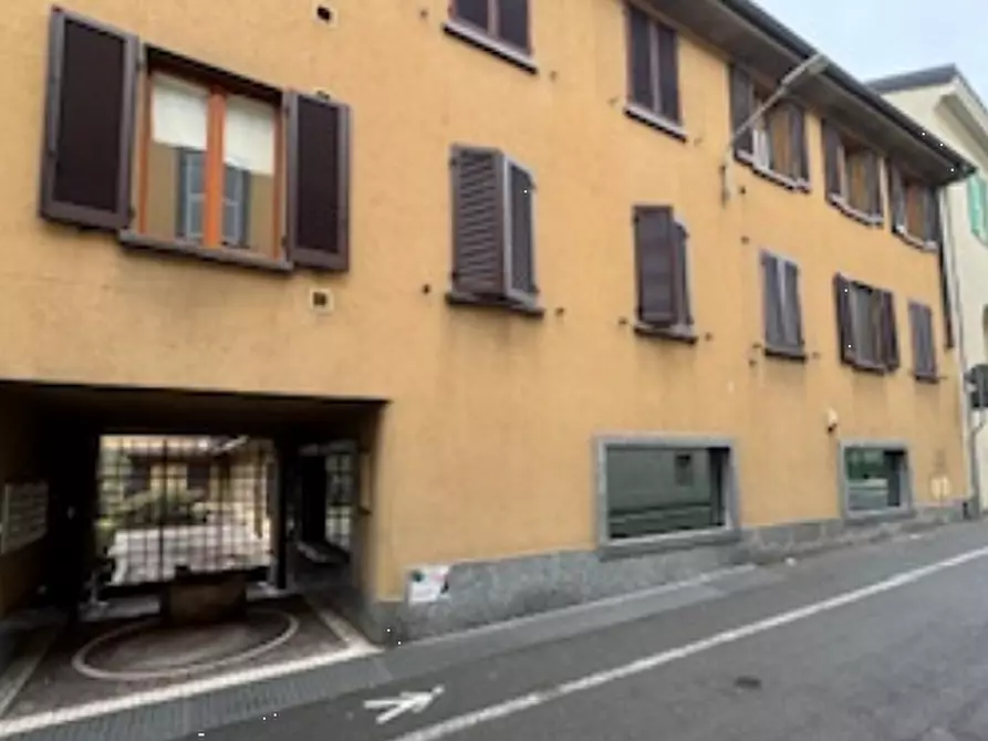 Immagine 2 di Negozio in vendita  in Via Andrea Appiani  a Lecco