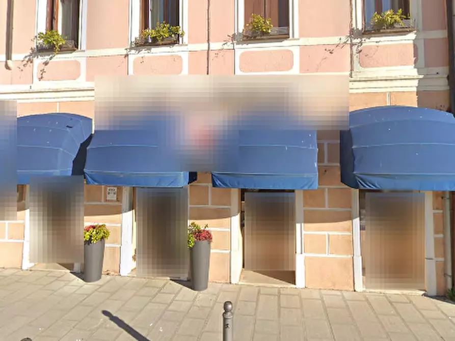 Immagine 1 di Negozio in vendita  in Piazza Italia a Maniago