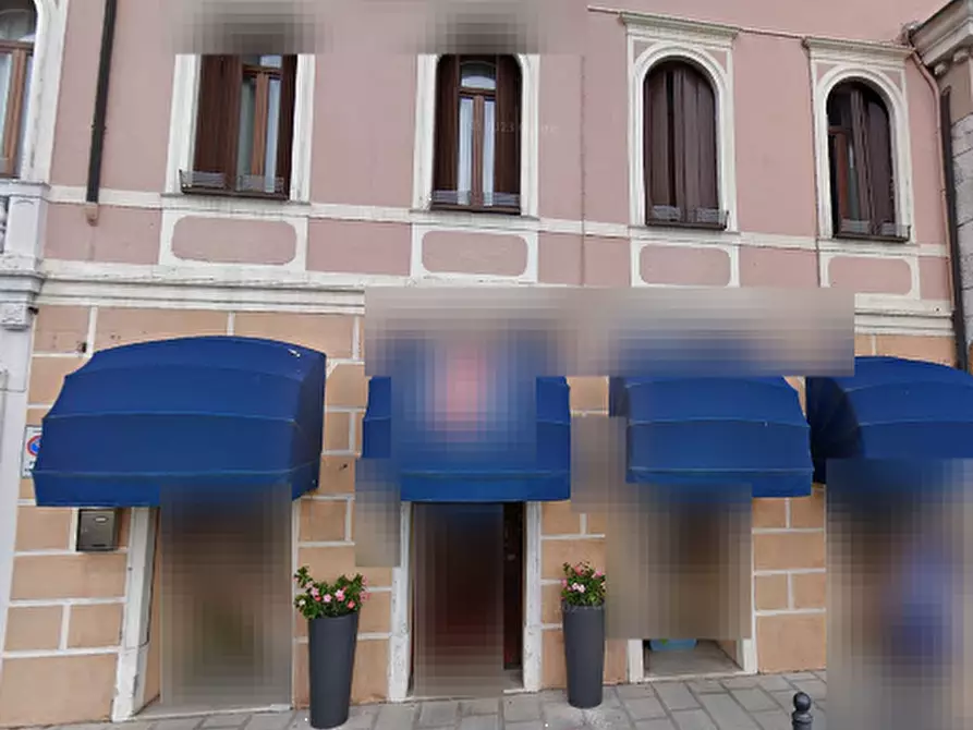 Immagine 2 di Negozio in vendita  in Piazza Italia a Maniago