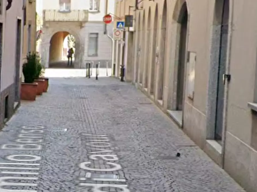 Immagine 8 di Negozio in vendita  in Via Camillo Benso Conte di Cavour a Oggiono