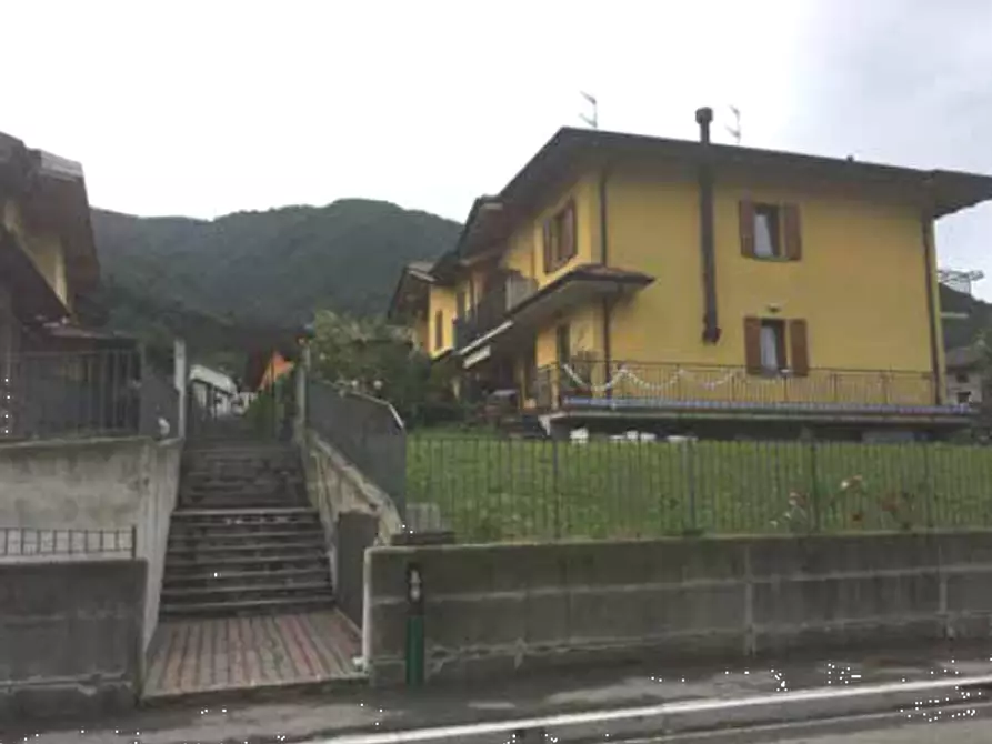 Immagine 2 di Appartamento in vendita  in Via Enio Salvi a Zogno