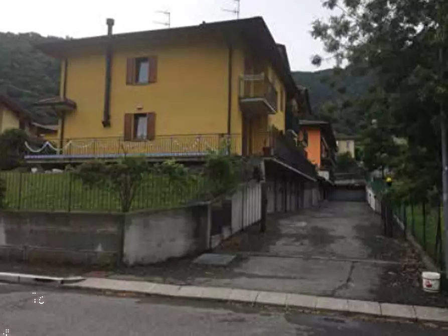 Immagine 1 di Appartamento in vendita  in Via Enio Salvi a Zogno