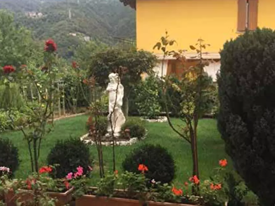 Immagine 8 di Appartamento in vendita  in Via Enio Salvi a Zogno