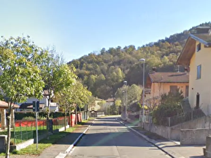 Immagine 10 di Appartamento in vendita  in Via Enio Salvi a Zogno