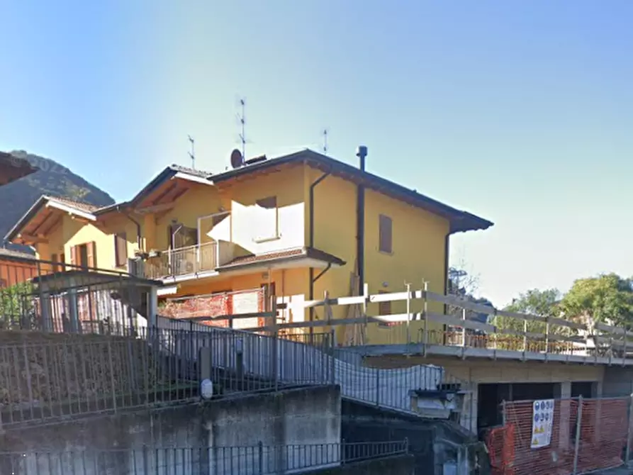 Immagine 11 di Appartamento in vendita  in Via Enio Salvi a Zogno