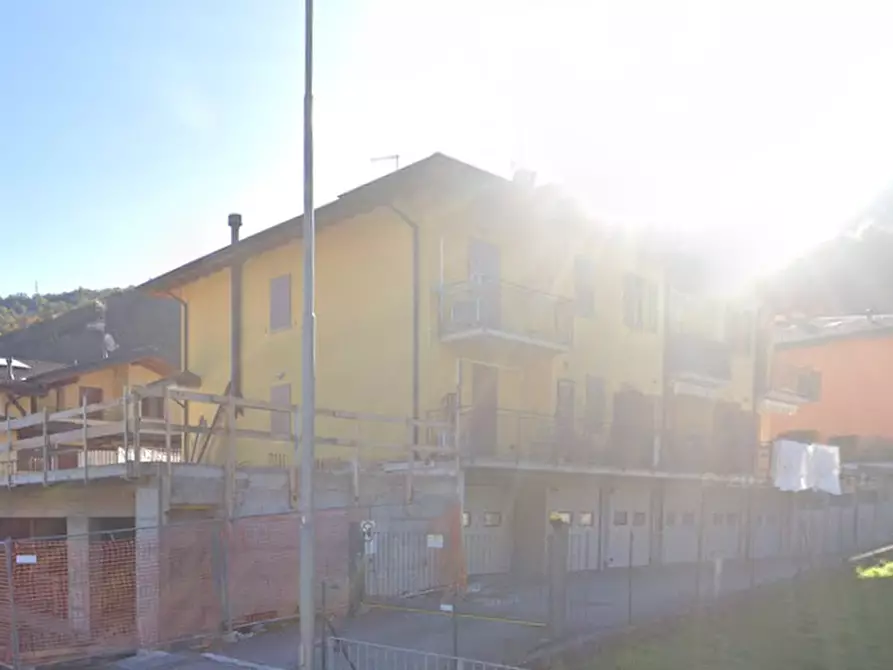 Immagine 14 di Appartamento in vendita  in Via Enio Salvi a Zogno