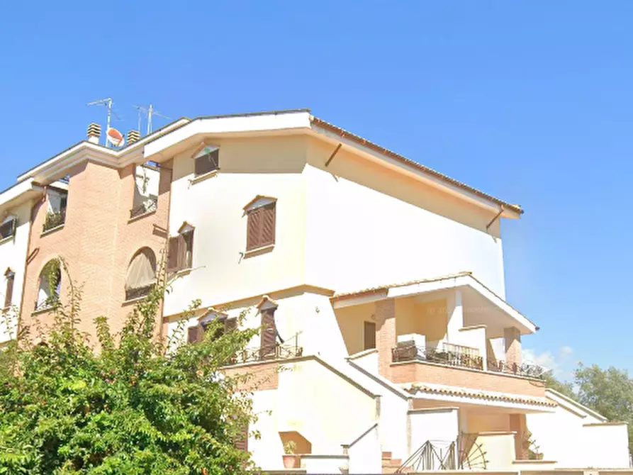 Immagine 10 di Porzione di villa in vendita  in Via Lago di Moro a Nettuno