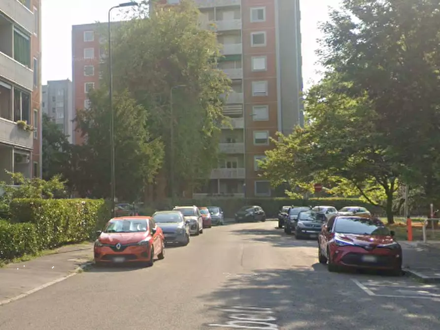 Immagine 12 di Garage in vendita  in Via degli Abeti a Milano