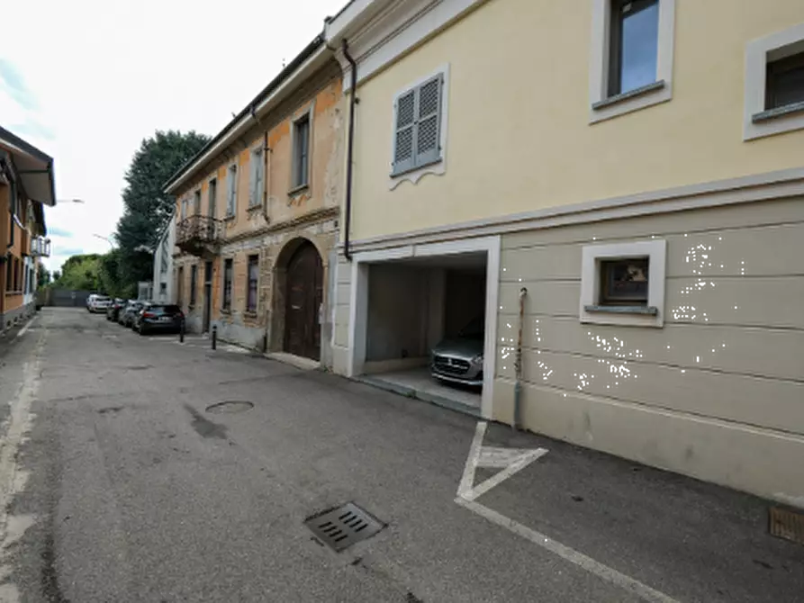 Immagine 1 di Garage in vendita  in Via Dante Alighieri a Arluno