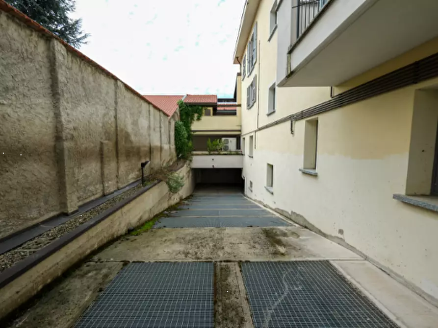 Immagine 3 di Garage in vendita  in Via Dante Alighieri a Arluno