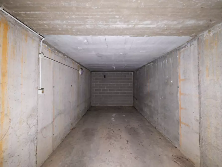 Immagine 7 di Garage in vendita  in Via Dante Alighieri a Arluno