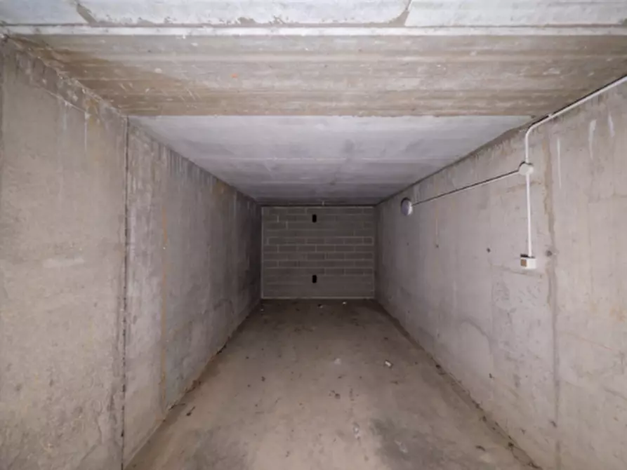 Immagine 7 di Garage in vendita  in Via Dante Alighieri a Arluno