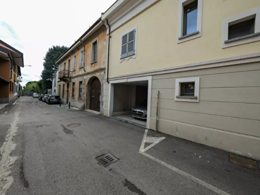Immagine 1 di Garage in vendita  in Via Dante Alighieri a Arluno